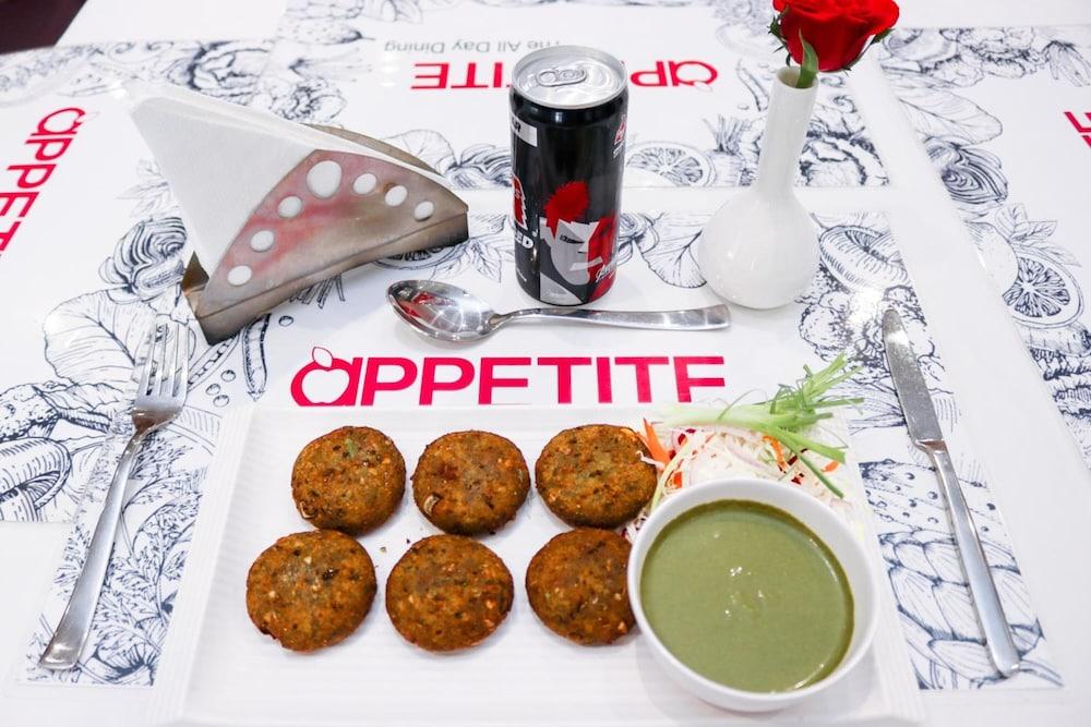 7 Apple Hotel, Vadodara Dış mekan fotoğraf